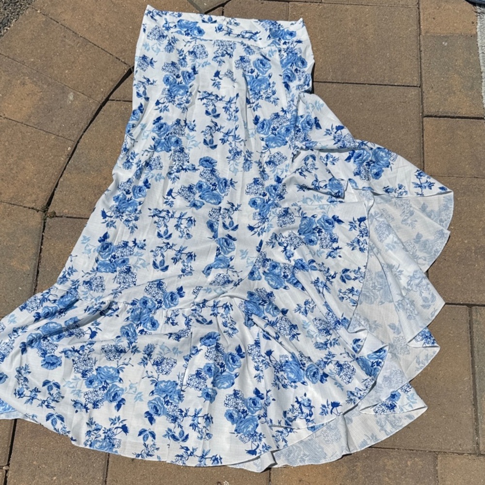 High to low high waisted skirt